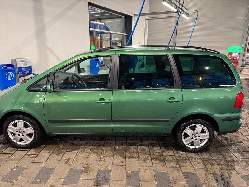 Grün Gebraucht 2000 VW Sharan Van / Kleinbus | 5.900 € - Bild 1/4