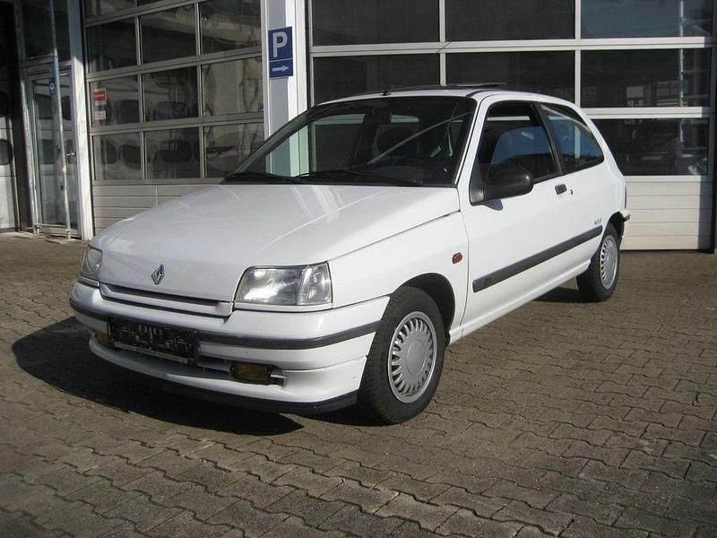 Weiß Gebraucht 1995 Renault Clio Kleinwagen | 4.900 € - Bild 1/4