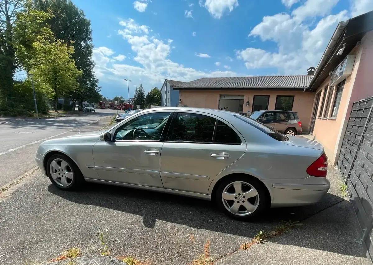 Gebraucht Mercedes E200 163 PS (119 kW) 2003 Limousine
