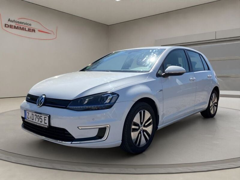 Pure white Gebraucht 2015 VW e-Golf Kleinwagen | 9.800 € (Fairer Preis) - Bild 1/4