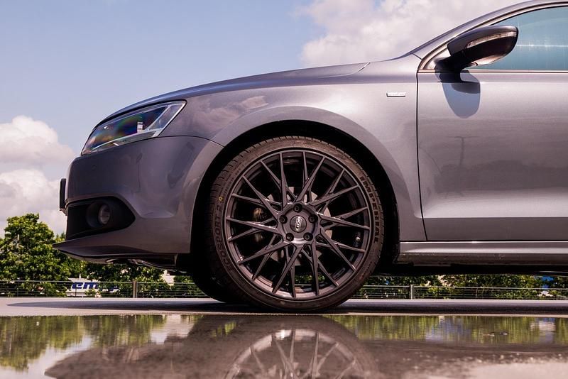 Gebraucht VW Jetta 122 PS (89 kW) 2013 Grau Limousine