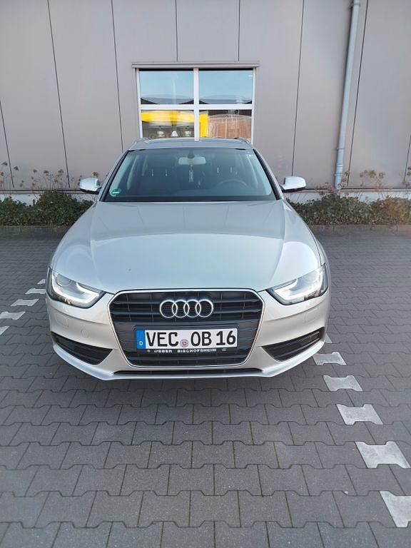 Gebraucht Audi A4 Ambiente 143 PS (105 kW) 2012 Beige Limousine