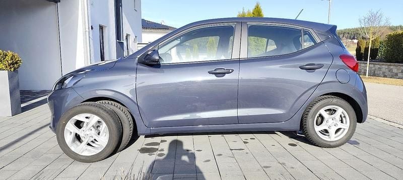 Gebraucht Hyundai i10 Trend 67 PS (49 kW) 2023 Grau Kleinwagen