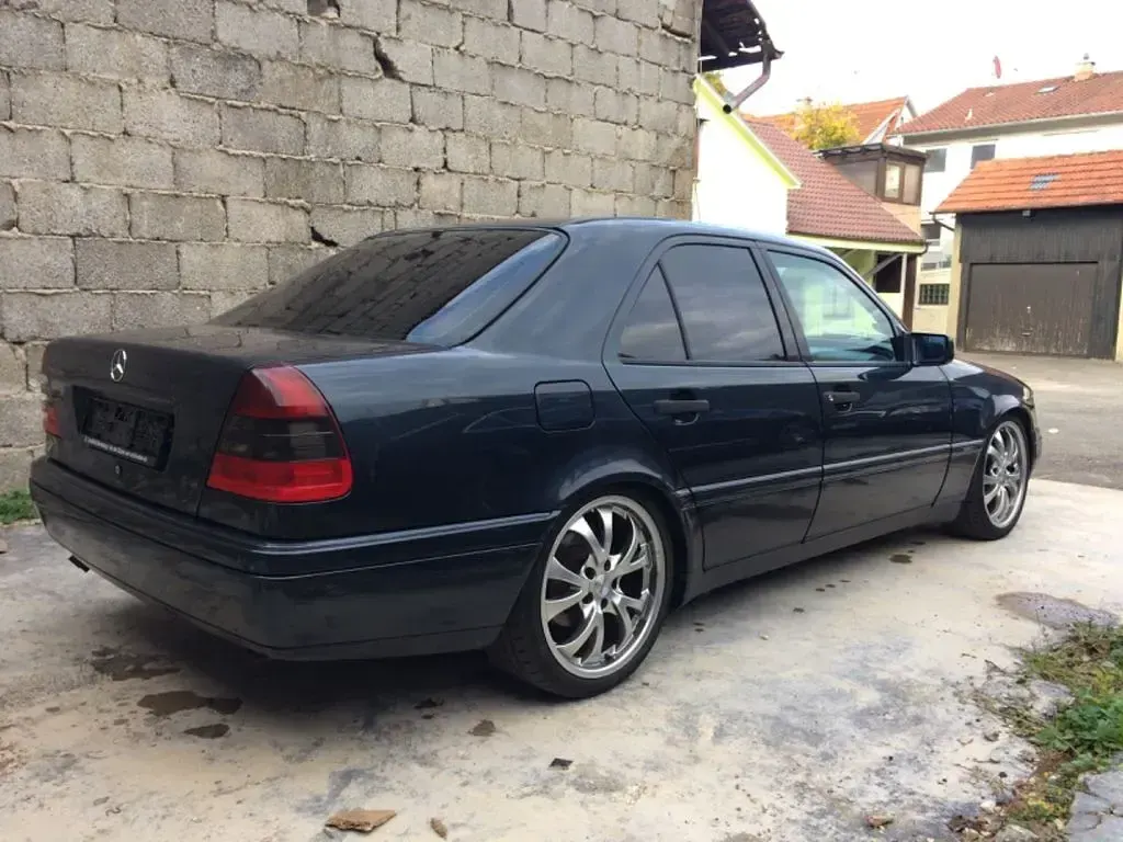 Gebraucht Mercedes 230 262 PS (192 kW) 1995 Violet Limousine