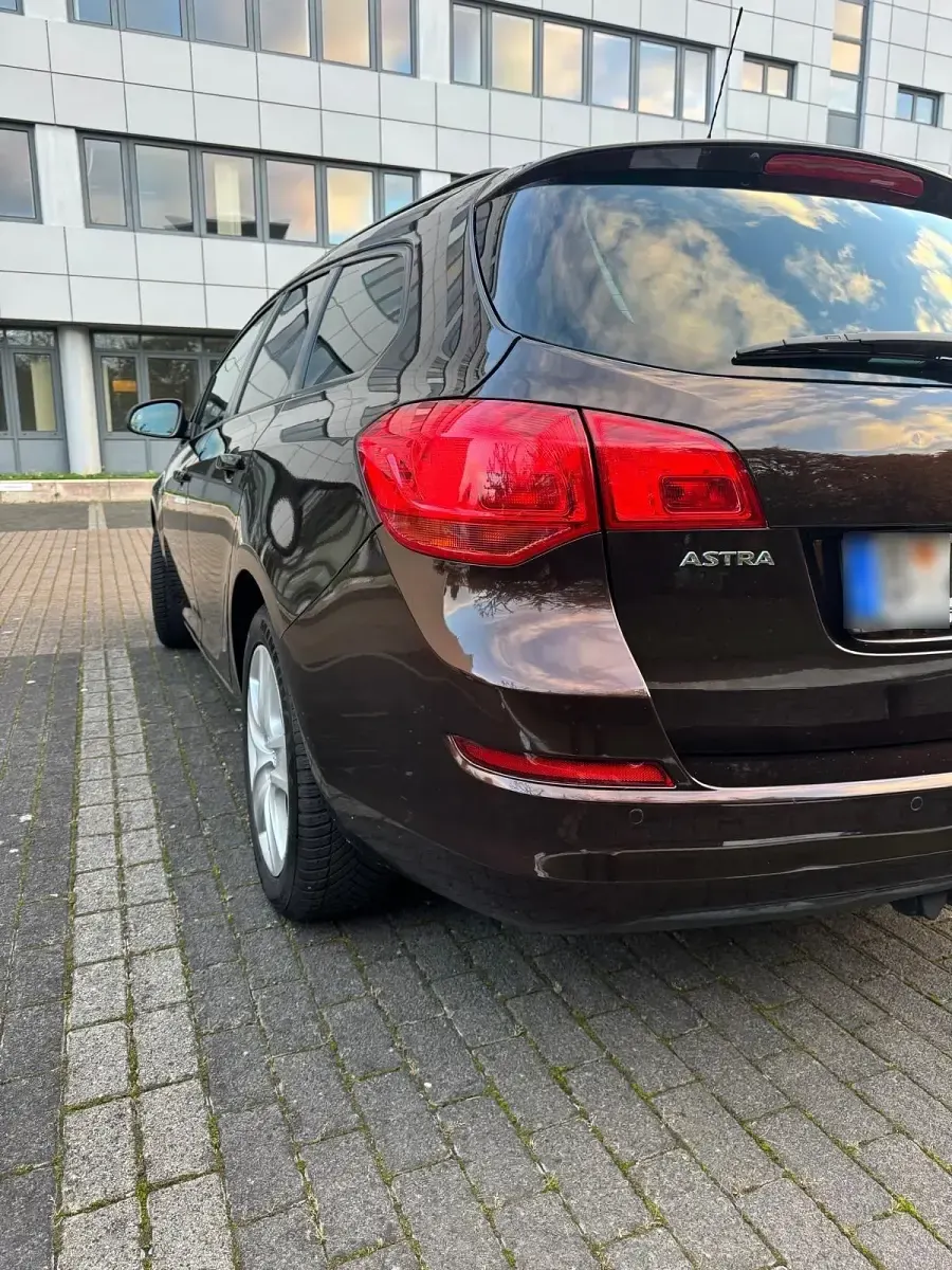 Gebraucht Opel Astra Sport 106 PS (77 kW) 2012 Braun Kombi