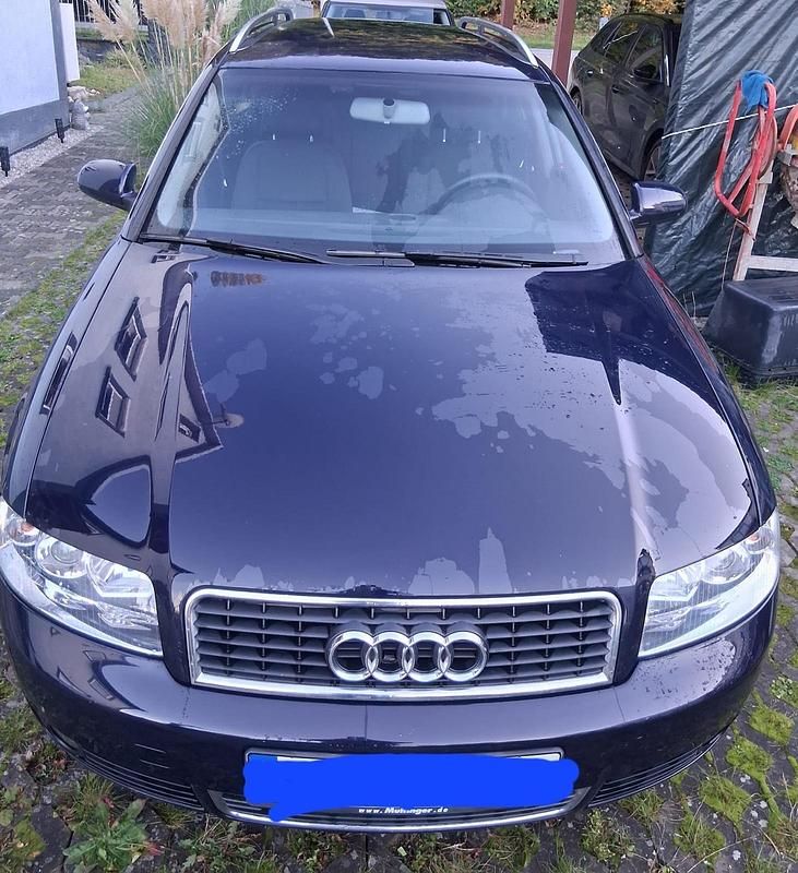 Blau Gebraucht 2004 Audi A4 Kombi | 4.199 € - Bild 1/4