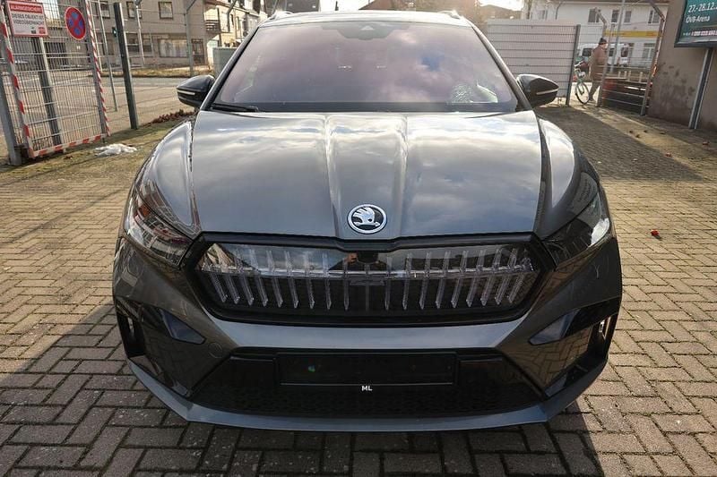 Grau Gebraucht 2022 Skoda Enyaq iV SportLine SUV | 29.900 € (Fairer Preis) - Bild 1/4