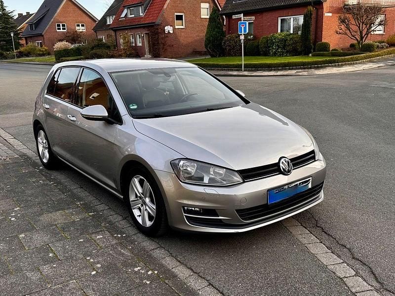 Grau Gebraucht 2014 VW Golf VII Edition Limousine | 8.500 € (Fairer Preis) - Bild 1/4