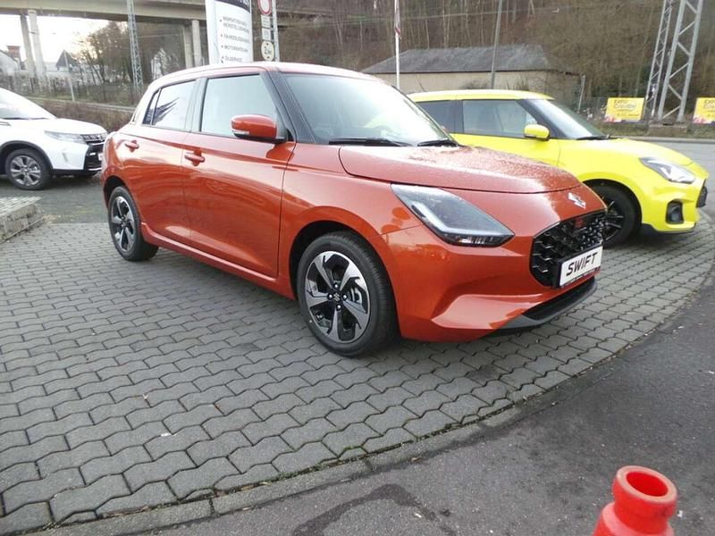 Orange Neu 2026 Suzuki Swift Comfort+ Limousine | 22.500 € - Bild 1/4