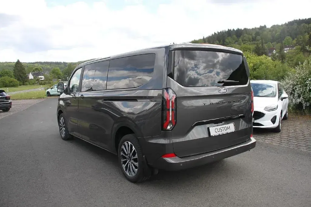 Gebraucht Ford Tourneo Titanium X 170 PS (125 kW) 2024 Magneticgrau (metallic) Van / Kleinbus