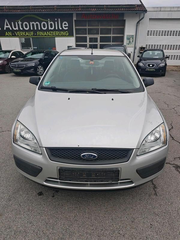 Gebraucht Ford Focus 100 PS (73 kW) 2006 Silber Limousine