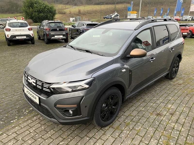 Grau Gebraucht 2025 Dacia Jogger Extreme Van / Kleinbus | 23.330 € (Fairer Preis) - Bild 1/4