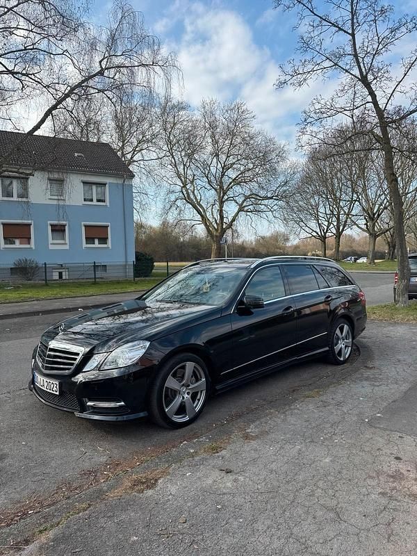 Gebraucht Mercedes E350 AMG 306 PS (225 kW) 2012 Schwarz Kombi