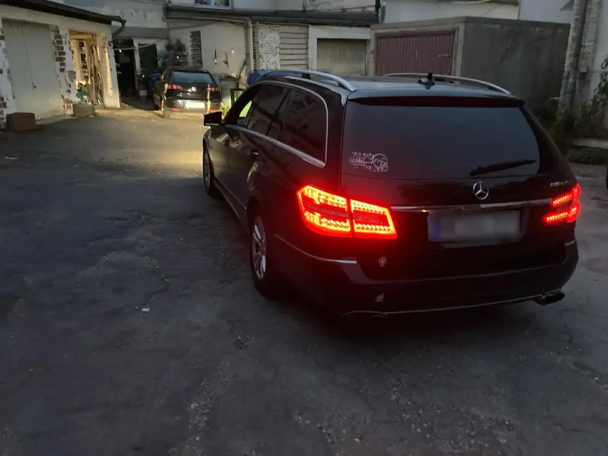 Gebraucht Mercedes E200 136 PS (100 kW) 2010 Schwarz Kombi
