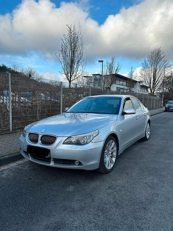 Silber Gebraucht 2006 BMW 530 Limousine | 4.599 € (Guter Preis) - Bild 1/4