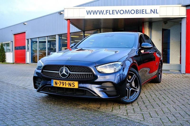 Blau Gebraucht 2021 Mercedes E300 Business Limousine | 33.449 € - Bild 1/4