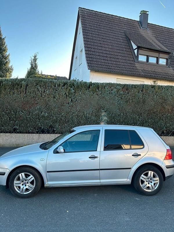 Gebraucht VW Golf IV 100 PS (73 kW) 1998 Grau Kleinwagen