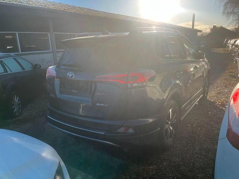 Gebraucht Toyota RAV4 Edition 143 PS (105 kW) 2016 Grau SUV