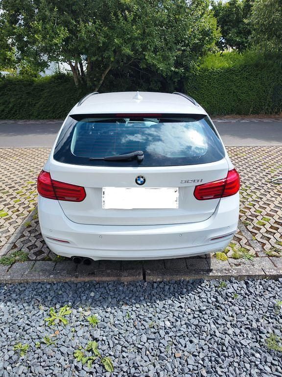 Gebraucht BMW 320 Advantage 184 PS (135 kW) 2018 Weiß Limousine