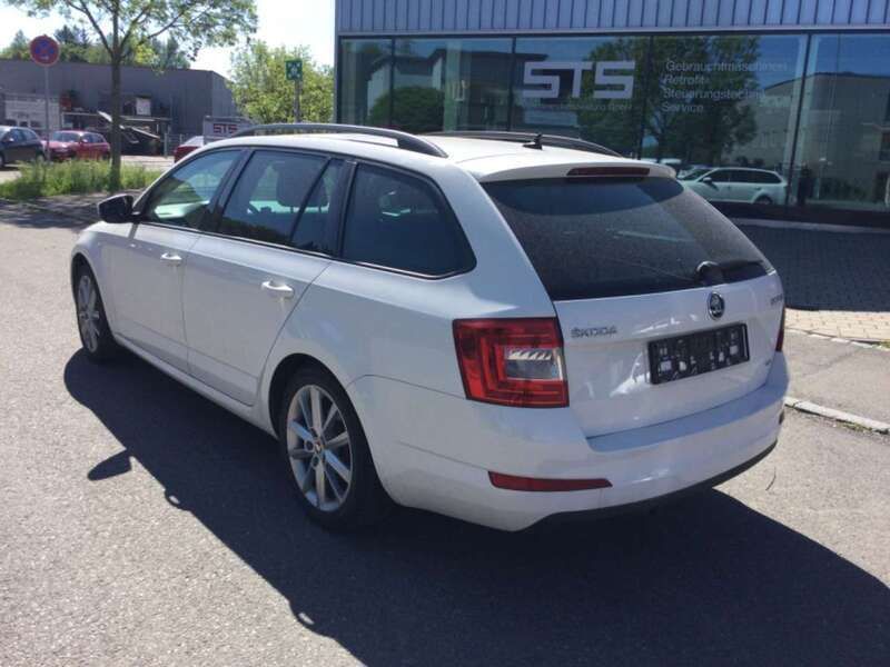 Candyweiss Gebraucht 2017 Skoda Octavia Ambition Kombi | 8.999 € (Fairer Preis) - Bild 1/4