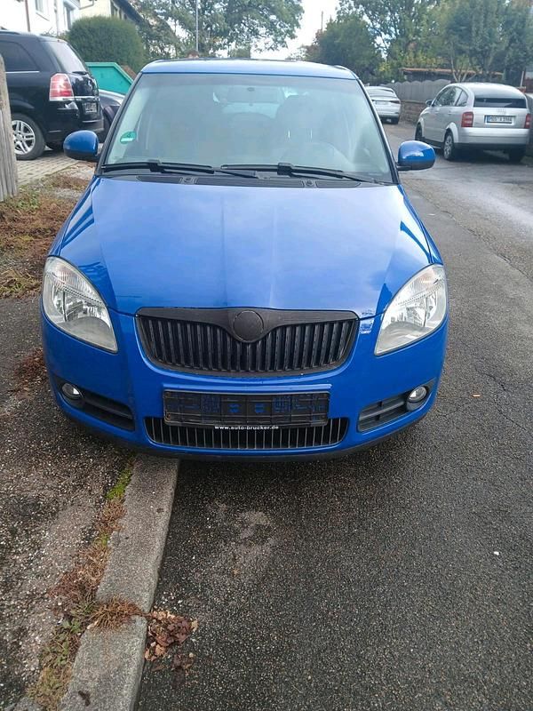 Blau Gebraucht 2009 Skoda Fabia Limousine | 2.700 € (Fairer Preis) - Bild 1/4