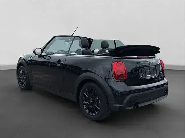 Gebraucht Mini Cooper Cabriolet Classic 136 PS (100 kW) 2023 Midnight black ii Cabrio