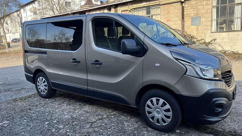 Second-hand Renault Trafic Expression 121 CP (88 kW) 2019 Stone Monovolum