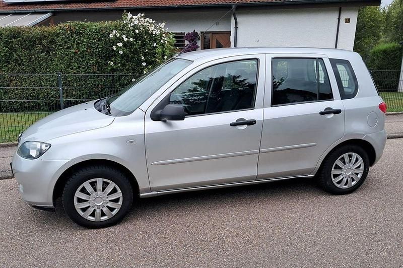 Silber Gebraucht 2005 Mazda 2 Limousine | 3.000 € (Fairer Preis) - Bild 1/3