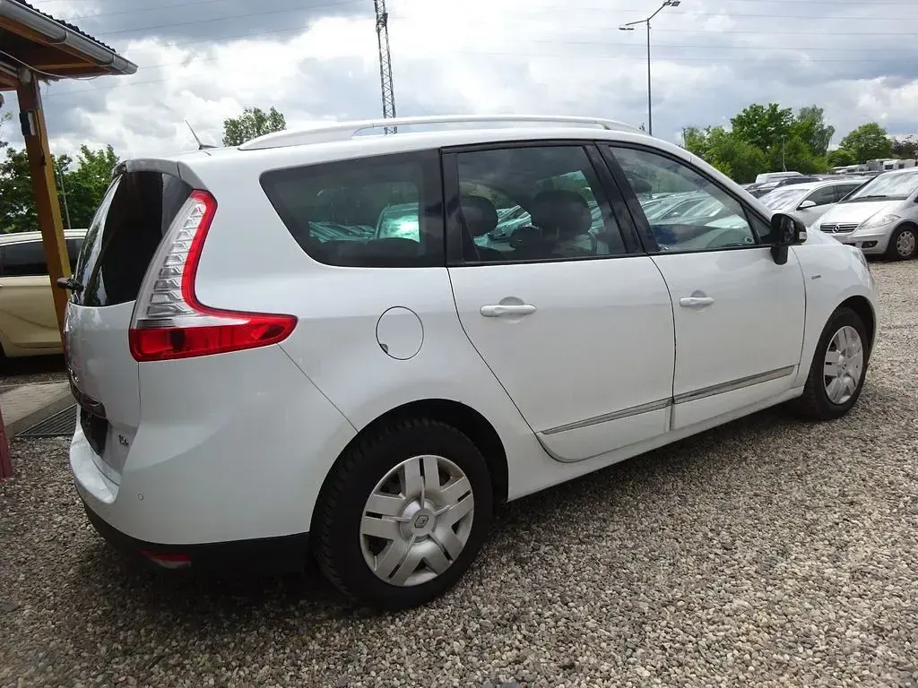 Gebraucht Renault Scénic III Bose Edition 132 PS (97 kW) 2014 Weiß Van / Kleinbus