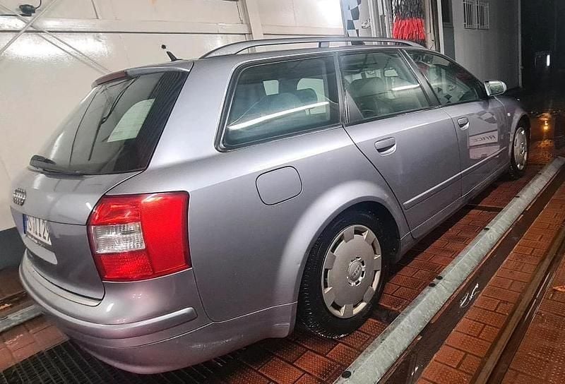 Silber Gebraucht 2004 Audi A4 S-Line Kombi | 999 € (Superpreis) - Bild 1/4