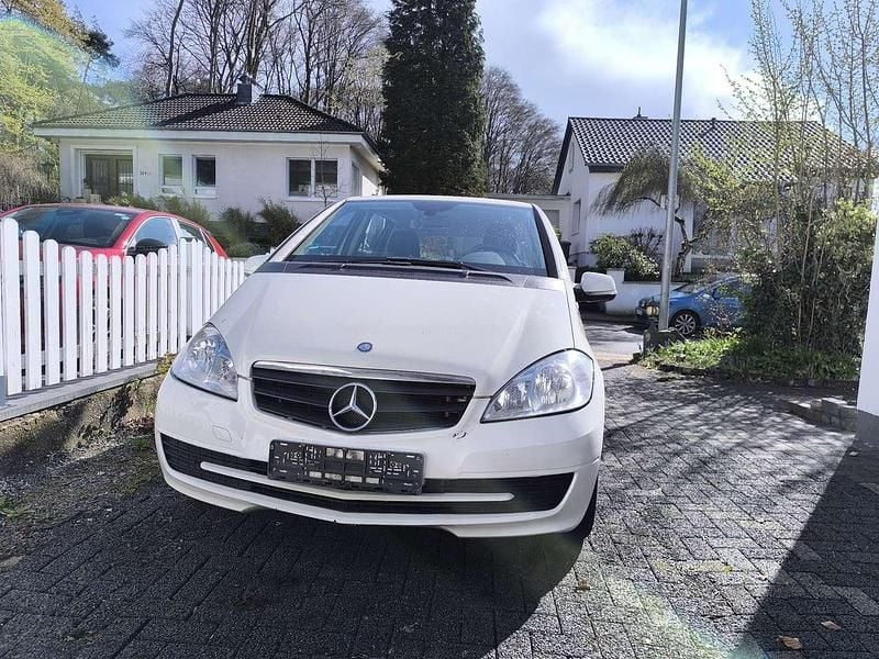 Gebraucht Mercedes A160 95 PS (69 kW) 2011 Weiß Limousine