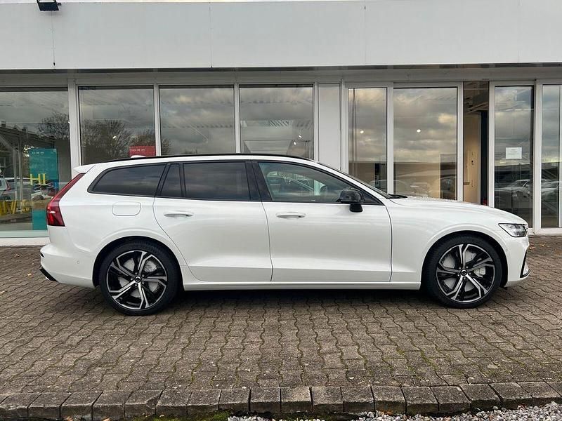 Neu Volvo V60 Plus 455 PS (334 kW) 2025 Weiß Kombi