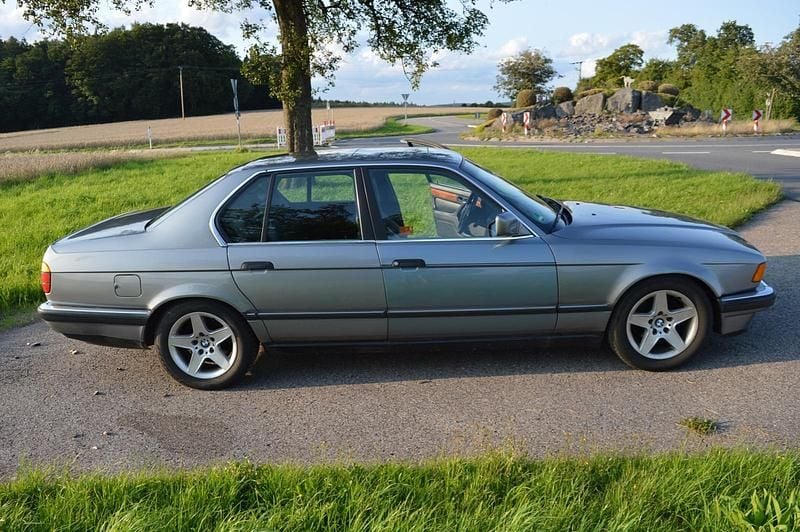 Gebraucht BMW 730 188 PS (138 kW) 1992 Grau Limousine