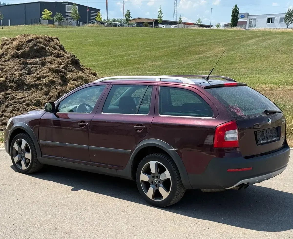 Gebraucht Skoda Octavia 140 PS (102 kW) 2010 Rot Kombi