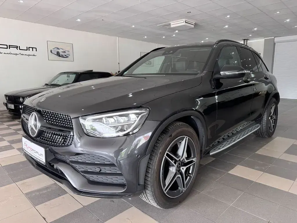 Gebraucht Mercedes GLC300 AMG line 245 PS (180 kW) 2019 Graphitgrau SUV