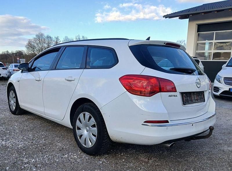 Gebraucht Opel Astra 165 PS (121 kW) 2015 Weiß Kombi