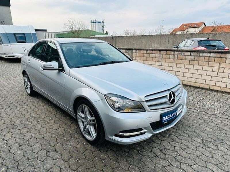 Silber Gebraucht 2012 Mercedes C180 Avantgarde Limousine | 10.850 € (Fairer Preis) - Bild 1/4