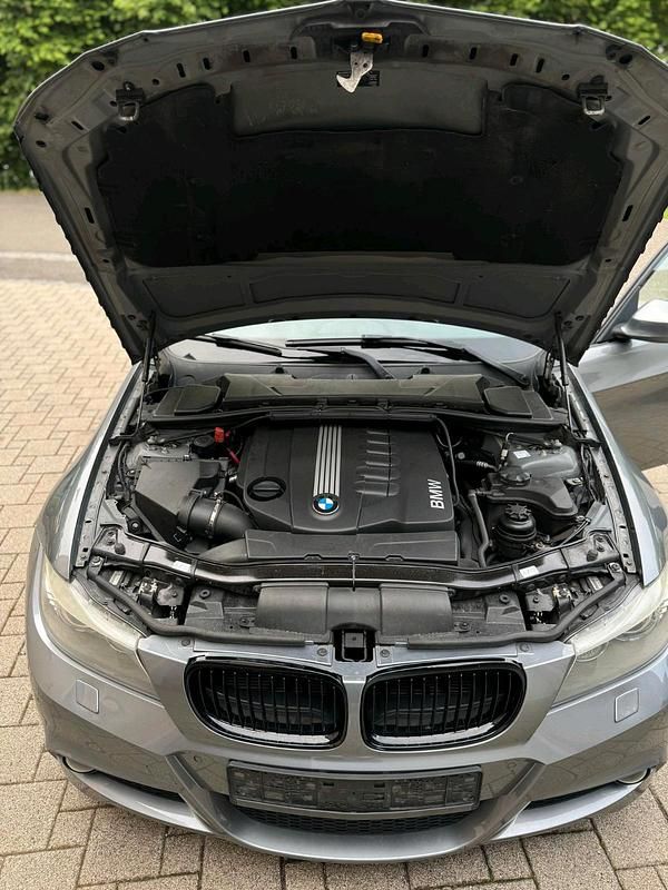 Gebraucht BMW 330 M Sport 245 PS (180 kW) 2012 Grau Kombi