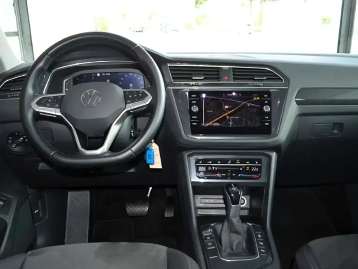 Gebraucht VW Tiguan Elegance 150 PS (110 kW) 2023 Deep black perleffekt SUV