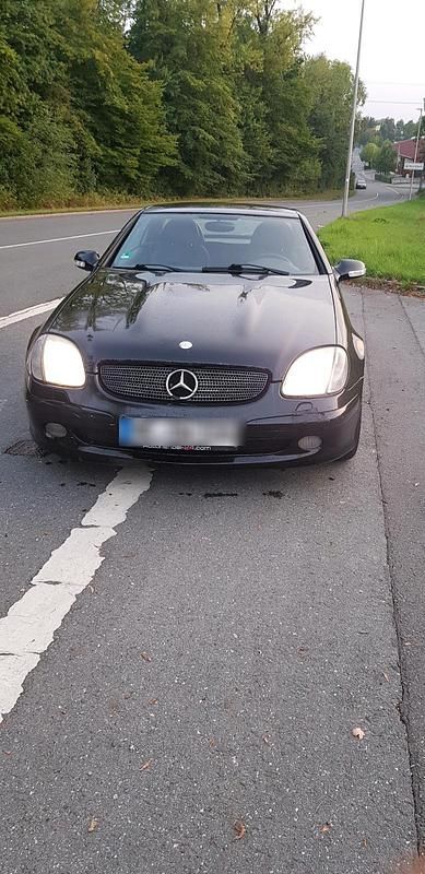 Schwarz Gebraucht 2000 Mercedes SLK230 Cabrio | 1.600 € (Guter Preis) - Bild 1/4