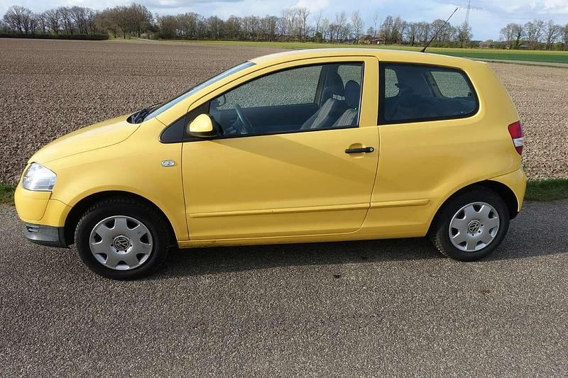 Second-hand VW Fox 54 CP (39 kW) 2009 Galben Hatchback