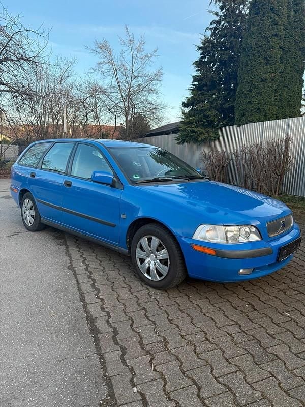 Gebraucht Volvo V40 109 PS (80 kW) 2001 Blau Kombi