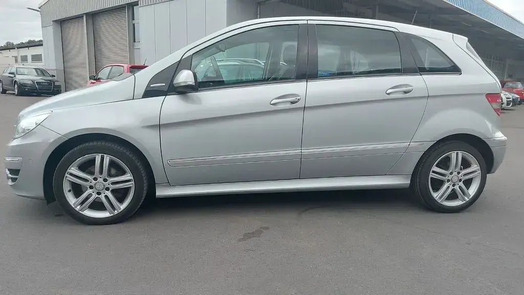 Gebraucht Mercedes B200 Edition 136 PS (100 kW) 2008 Silber Van / Kleinbus