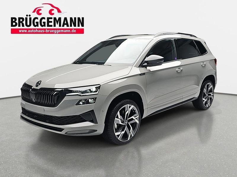 Grau Neu 2025 Skoda Karoq SportLine SUV | 38.990 € (Etwas zu teuer) - Bild 1/4