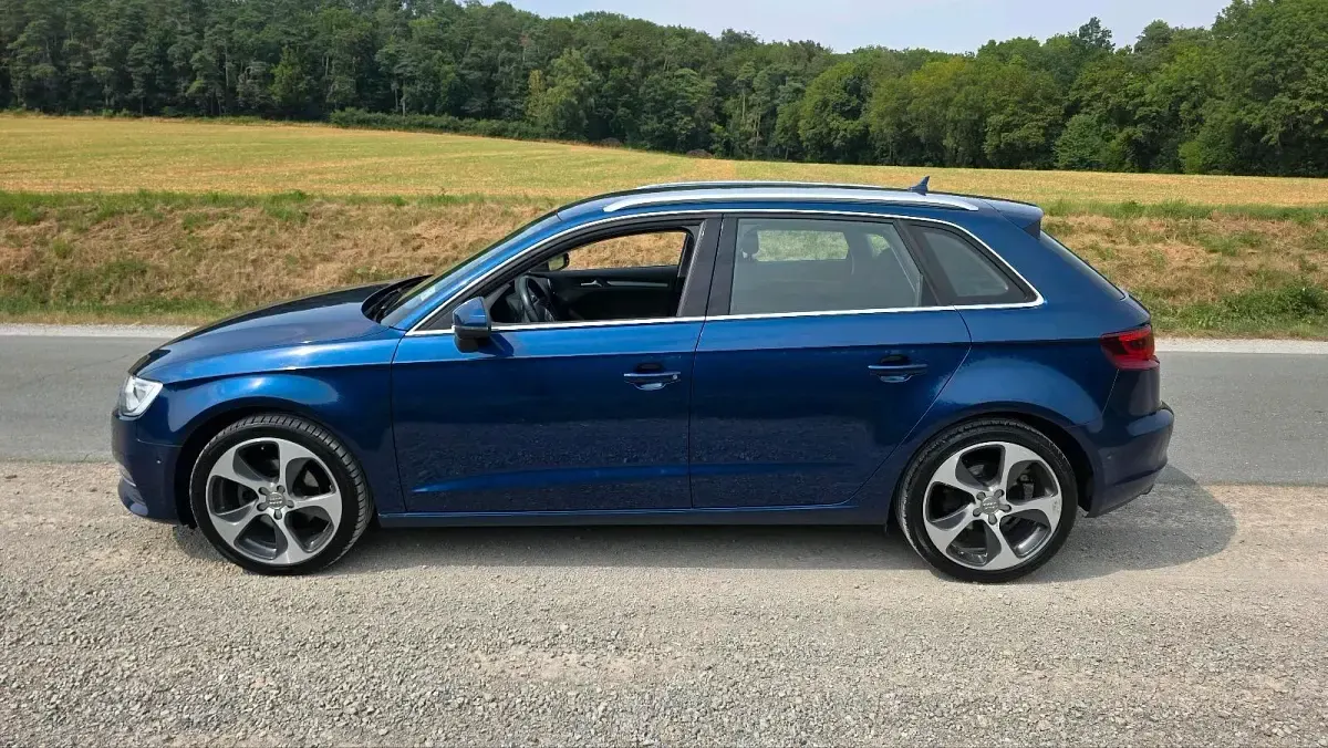 Gebraucht Audi A3 Comfort 140 PS (102 kW) 2014 Blau Limousine