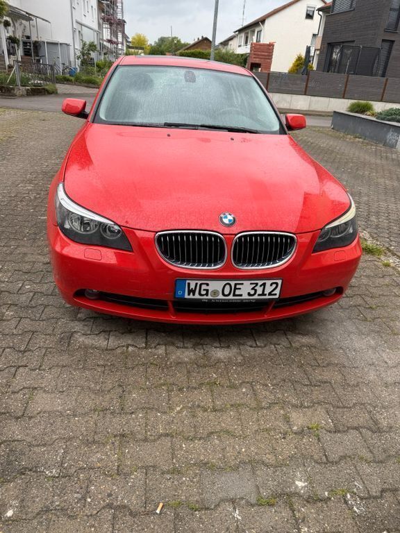 Rot Gebraucht 2006 BMW 525 Limousine | 9.600 € - Bild 1/4