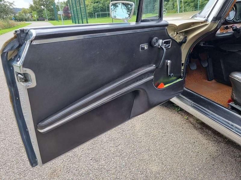 Gebraucht Mercedes W111 160 PS (117 kW) 1968 Beige Coupé