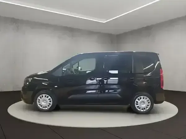 Gebraucht Opel Combo 102 PS (75 kW) 2021 Diamant schwarz (metallic) Van / Kleinbus