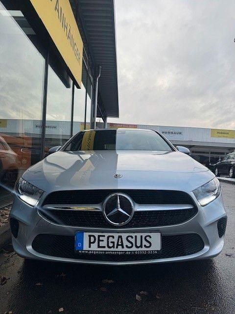 Gebraucht Mercedes A200 163 PS (119 kW) 2023 Silber Limousine