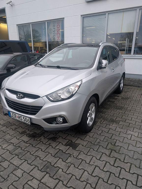 Silber Gebraucht 2012 Hyundai ix35 Style SUV | 9.300 € (Fairer Preis) - Bild 1/4